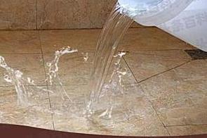 新龙漏水维修 免砸砖防水材料该如何施工